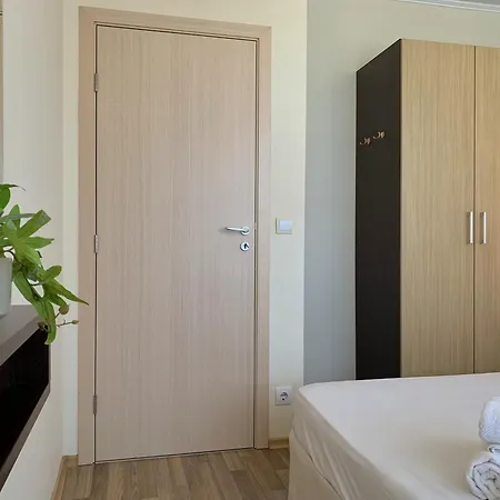 아파트 Beachfront Family For 8 Guests 오브조르