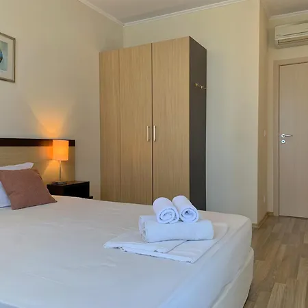 Beachfront Family For 8 Guests