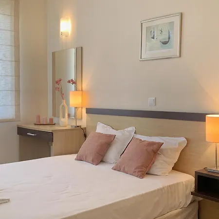 아파트 Beachfront Family For 8 Guests *