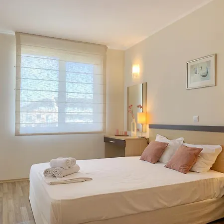 Beachfront Family For 8 Guests * 오브조르