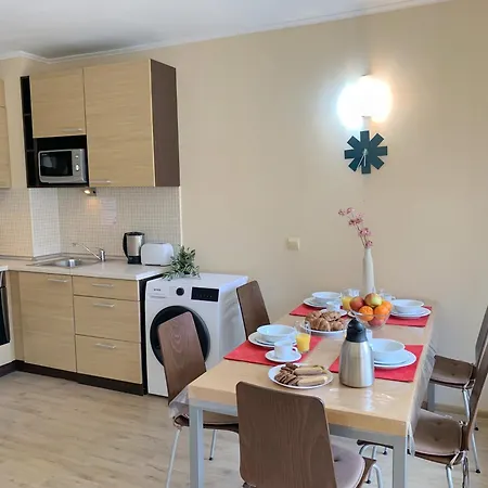 Beachfront Family For 8 Guests 아파트 *