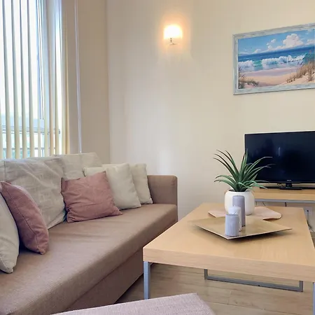Beachfront Family For 8 Guests 아파트
