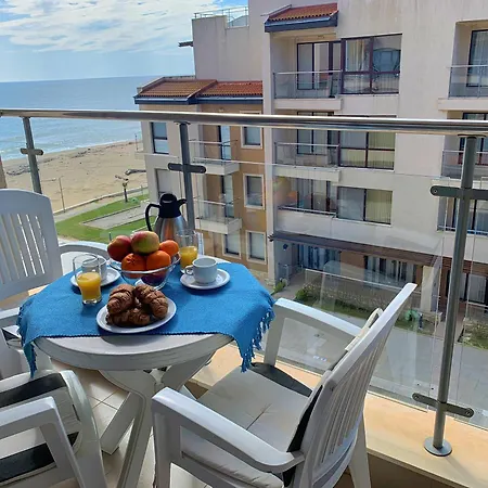 Beachfront Family For 8 Guests 오브조르