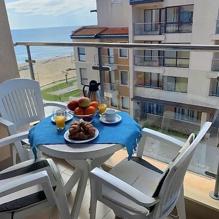 Beachfront Family For 8 Guests 아파트