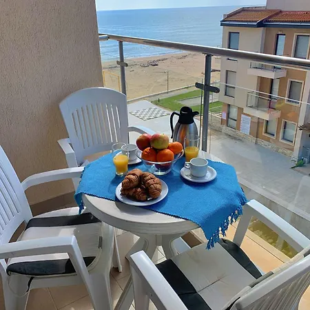 아파트 Beachfront Family For 8 Guests