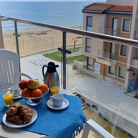 Beachfront Family For 8 Guests 아파트
