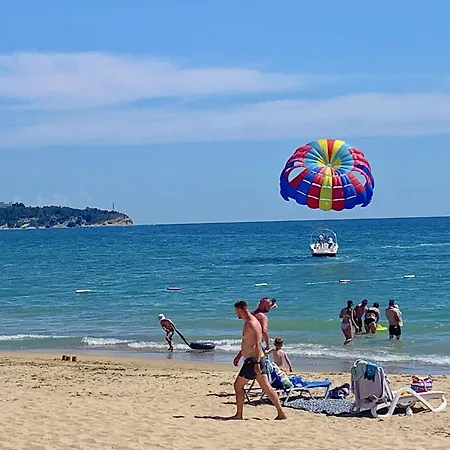 아파트 Beachfront Family For 8 Guests
