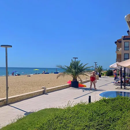 Beachfront Family For 8 Guests