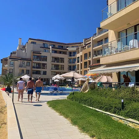 아파트 Beachfront Family For 8 Guests 오브조르