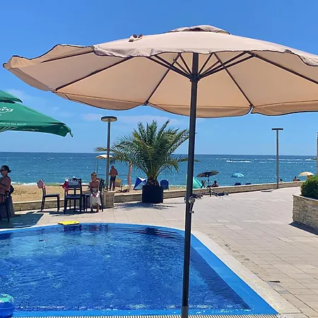 아파트 Beachfront Family For 8 Guests 오브조르