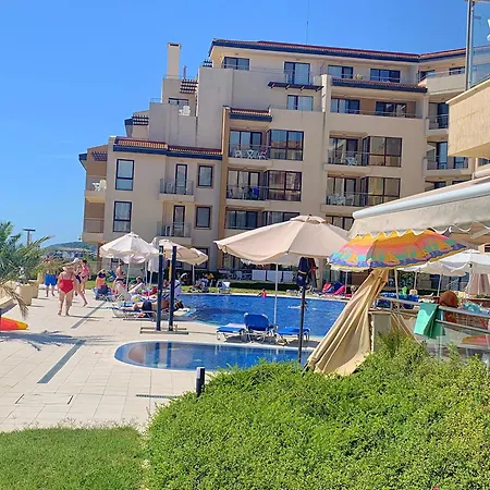 Beachfront Family For 8 Guests 오브조르