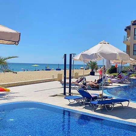 아파트 Beachfront Family For 8 Guests *