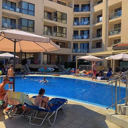 아파트 Beachfront Family For 8 Guests 오브조르