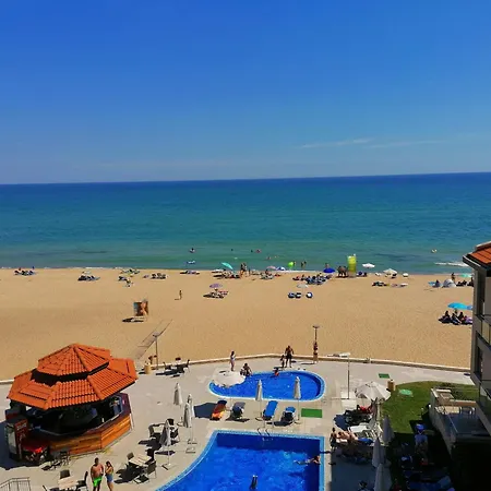 Beachfront Family For 8 Guests 아파트