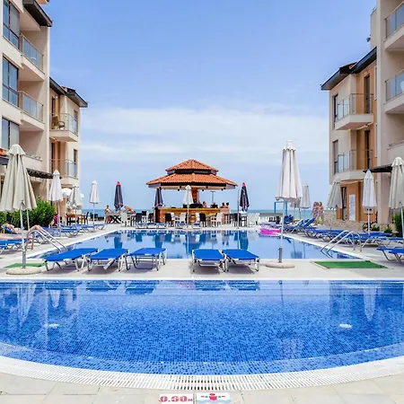 Beachfront Family For 8 Guests 오브조르